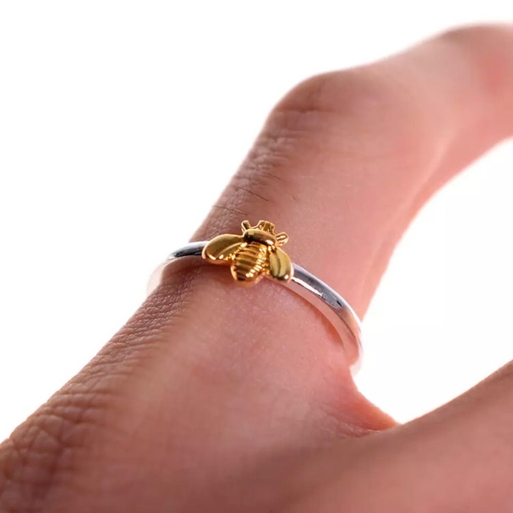 NWOT gold  🐝 minimalist style ring - Picture 5 of 5